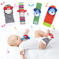 Set sensorial de medias y muñequeras con sonajero