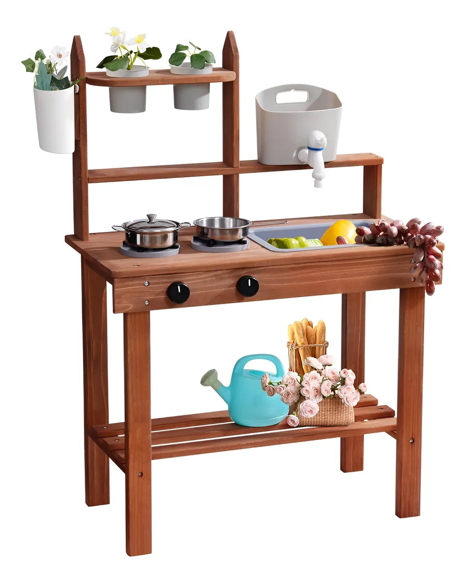 Cocina exterior de madera con grifo