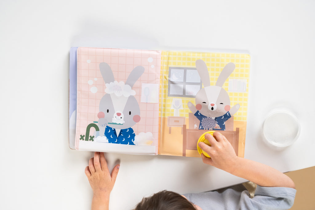 Libro de agua Peek-a-boo de Taf Toys