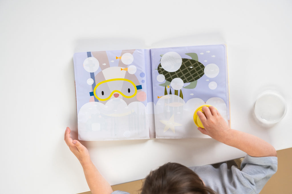 Libro de agua Peek-a-boo de Taf Toys